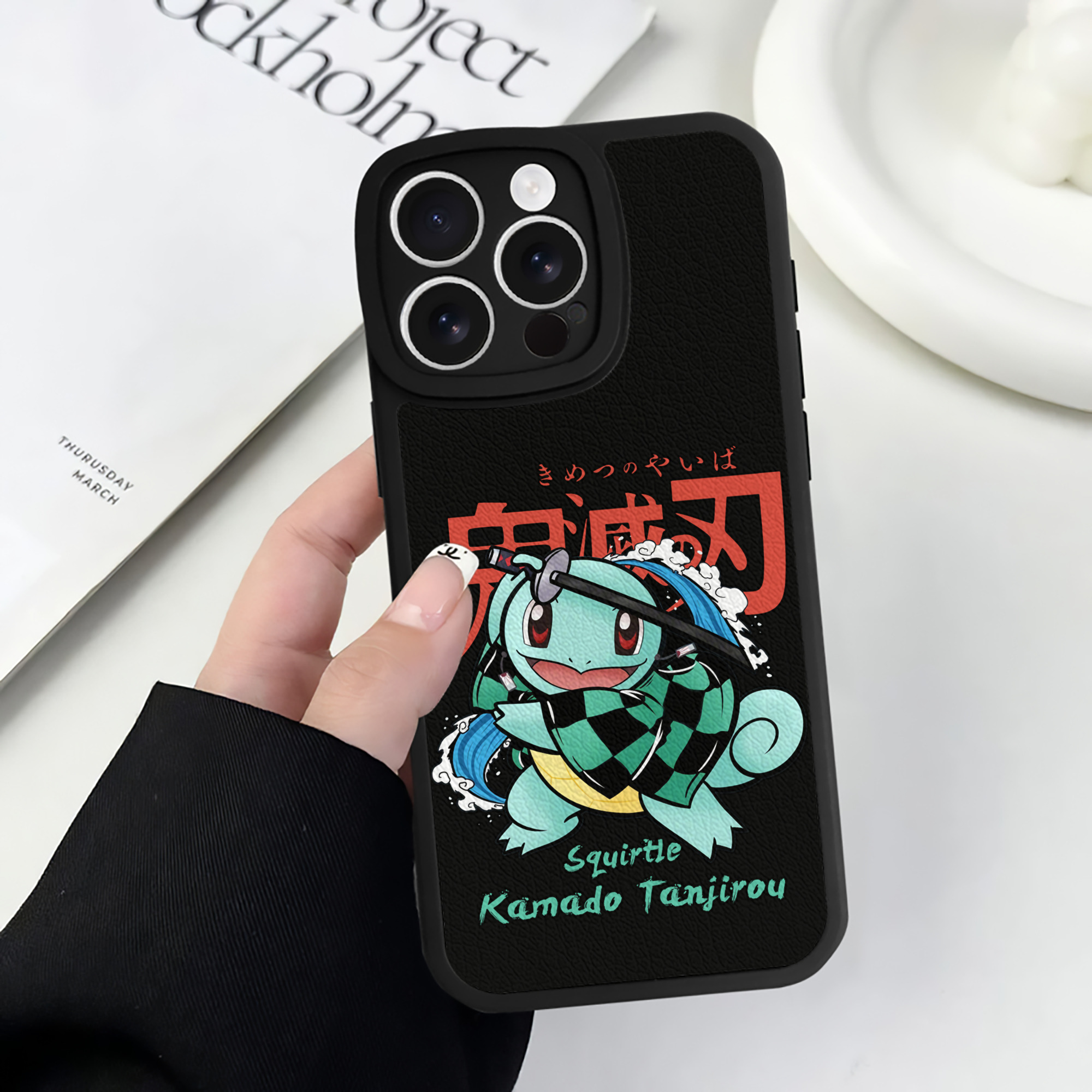 （画像用） 鬼滅の刃 竈門 炭治郎／かまど たんじろう Kamado Tanjirou 【iPhone 16シリーズ対応】シリコンスマホケース（レザー調） 材質：シリコン